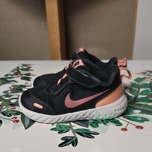 Nike Kids Black and Pink Peach Accent Athletic Sneakers